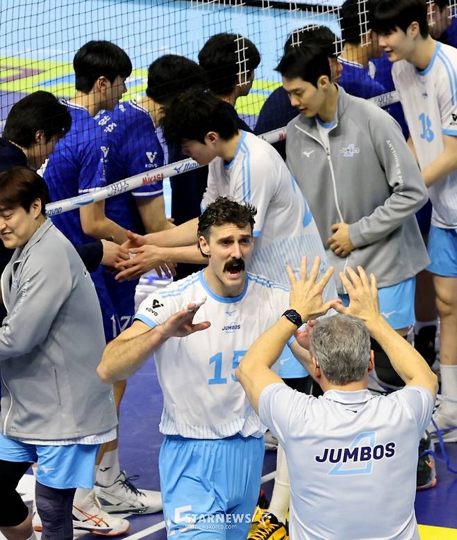 [한번에쓱] 세트스코어 3-1로 한전 꺾은 대한항공, 정지석 & 러셀 41점 합작 생생현장