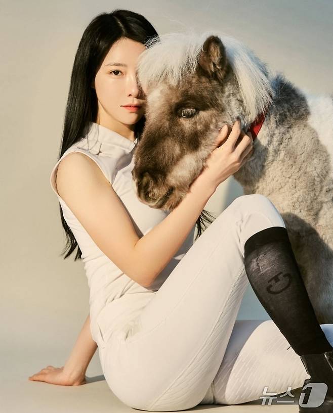 이지영 월리테라피 대표와 반려마(사진 인스타그램) ⓒ 뉴스1