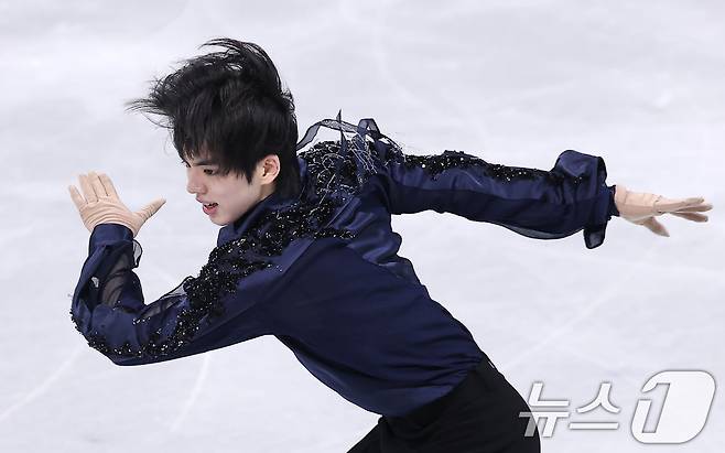 피겨 차준환이 7일(현지시간) 이탈리아 밀라노 아이스 스케이팅 아레나에서 열린 2026 밀라노·코르티나담페초 동계올림픽 피겨 스케이팅 팀 이벤트(단체전) 남자 싱글 쇼트 프로그램에서 연기를 펼치고 있다. 2026.2.8 ⓒ 뉴스1 김성진 기자