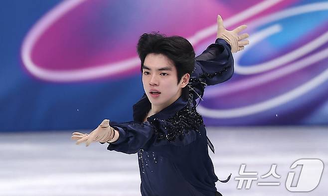 피겨 차준환이 7일(현지시간) 이탈리아 밀라노 아이스 스케이팅 아레나에서 열린 2026 밀라노·코르티나담페초 동계올림픽 피겨 스케이팅 팀 이벤트(단체전) 남자 싱글 쇼트 프로그램에서 연기를 펼치고 있다. 2026.2.8 ⓒ 뉴스1 김성진 기자