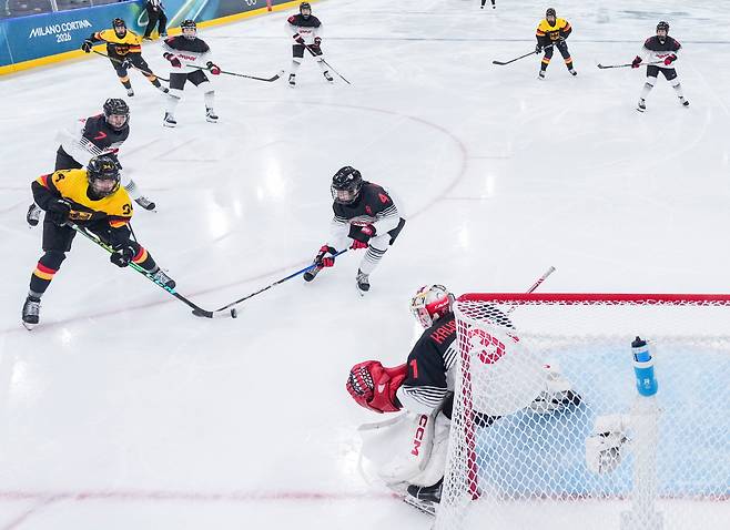 Japan Women's Ice Hockey Loss: Germany Dominates 2-5 Photo = AP-Pool Xinhua Yonhap News