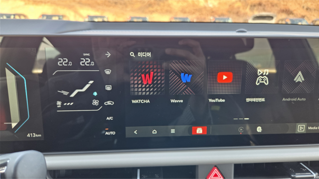 디 올 뉴 셀토스. 유튜브, 네이버 바이브 등 다양한 엔터테인먼트 앱을 이용할 수 있다. '바이스로 사운드 시트'로 음원 재생 시엔 시트에서 진동도 느낄 수 있다. 장우진 기자