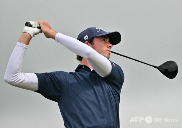 LIV 골프 2026시즌 개막전 리야드 대회에서 우승을 차지한 엘비스 스마일리(호주). 사진제공=ⓒAFPBBNews = News1 (사진을 무단으로 사용하지 마십시오.)