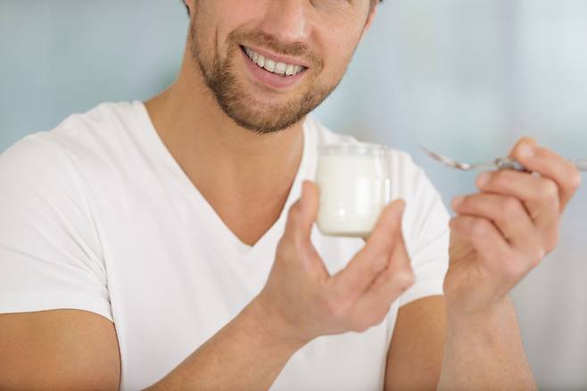 무가당 요거트는 입냄새를 유발하는 화합물을 줄여 구강 환경을 개선해 준다. / 클립아트코리아