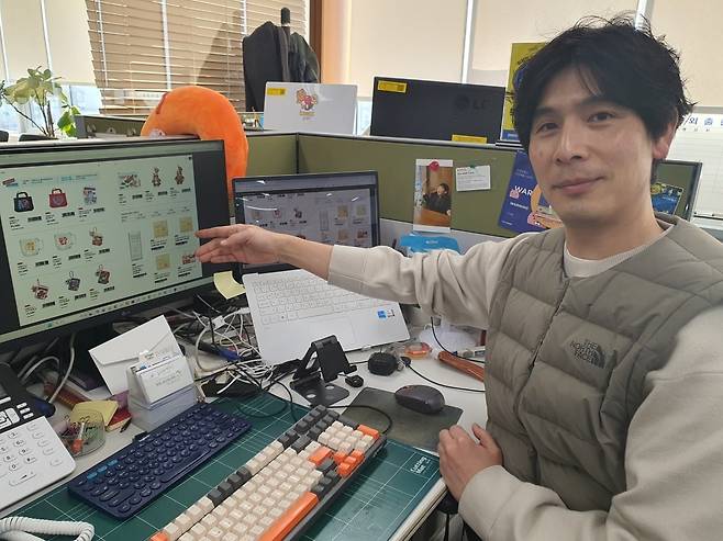 박정호 팀장이 금 무재고 판매 서비스에 대한 설명을 하고 있다. 윤현주 기자