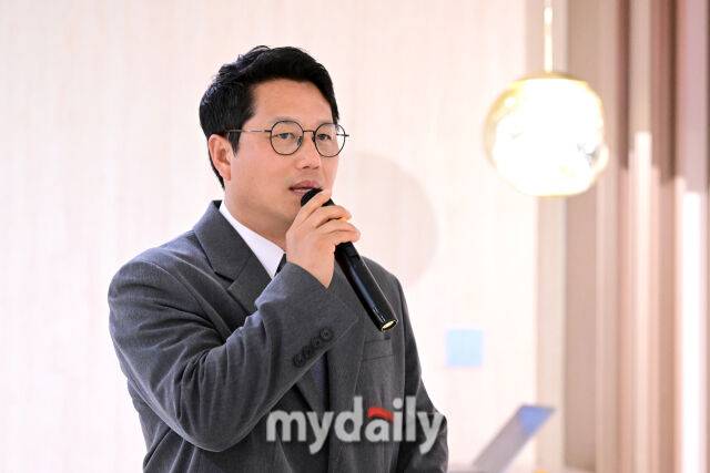 2026년 2월 8일 오후 경상남도 통영시 더그랜드통영관광호텔 에버홀에서 '약속의 땅 통영, 제62회 춘계대학축구연맹전' 미디어데이가 열렸다.박한동 한국대학축구연맹 회장이 인사하고 있다.한국대학축구연맹과 통영시가 주최하고 통영시축구협회가 주관하는 '약속의 땅 통영, 제62회 춘계대학축구연맹전'은 전국 대학 축구단 80개 팀이 참가한다. 조 추첨을 통해 '한산대첩기'와 '통영기' 2개 리그로 나눠 오는 9일부터 22일까지 통영산양스포츠파크에서 조별 예선과 결선 토너먼트를 진행한 뒤 결승전은 통영공설운동장에서 열린다./통영=유진형 기자