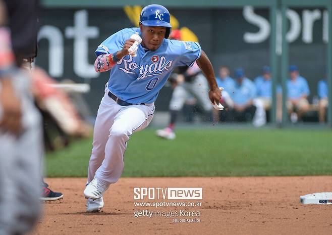 ▲ 테런스 고어는 2014년 메이저리그 데뷔 후 8시즌에 걸쳐 112경기에서 43개의 도루를 기록한 특급 대주자였다. 1991년생으로 세 아이의 아버지인 그가 34살 젊은 나이에 수술 합병증으로 세상을 떴다. 데뷔 팀인 캔자스시티 로열스를 비롯한 그의 전 소속 구단들이 비통한 마음을 전했다.