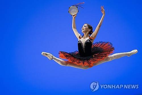 염다연이 7일(현지시간) 결선 무대에서 발레 공연을 선보이고 있다. [EPA 연합뉴스 자료사진. 재판매 및 DB 금지]