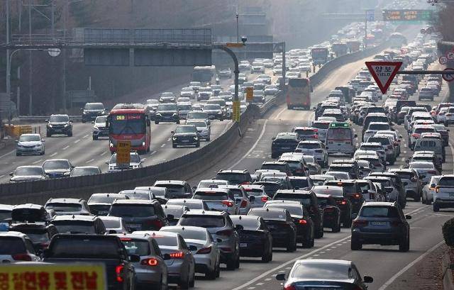 지난해 설날 귀성길 모습. [사진=연합뉴스]