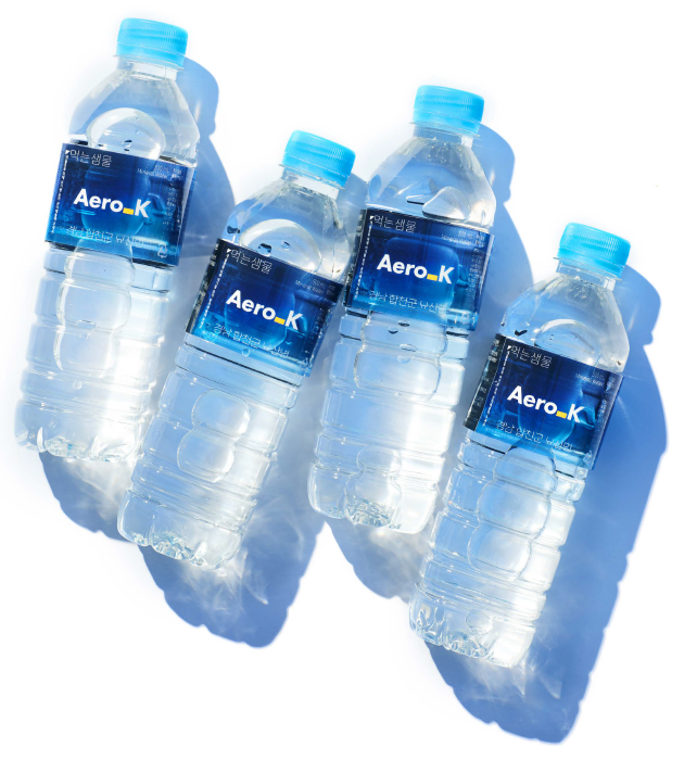 ▲에어로케이항공이 마뗑킴과 콜라보한 PB 생수. 사진=에어로케이항공 제공