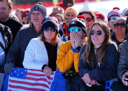 린지 본이 경기 도중 큰 사고를 당하자 그를 응원하던 팬들이 안타까워하고 있다. 사진=AFPBBNews