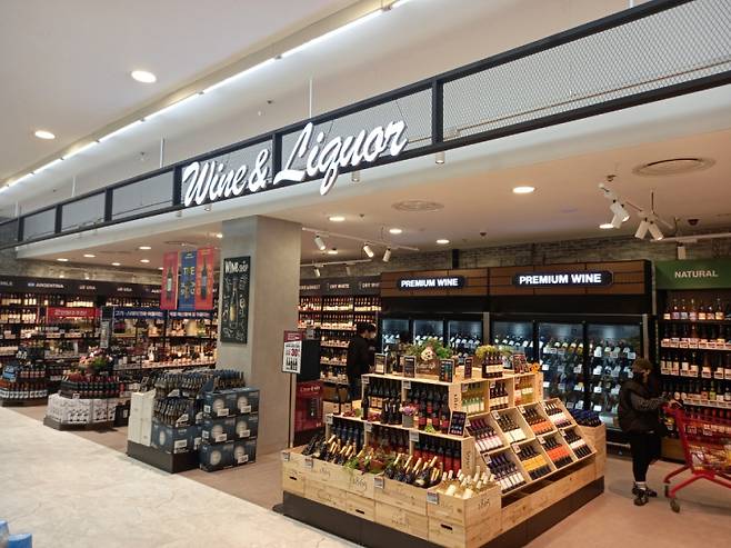 롯데마트 첨단점 내부 주류코너 전경.(사진=롯데쇼핑)