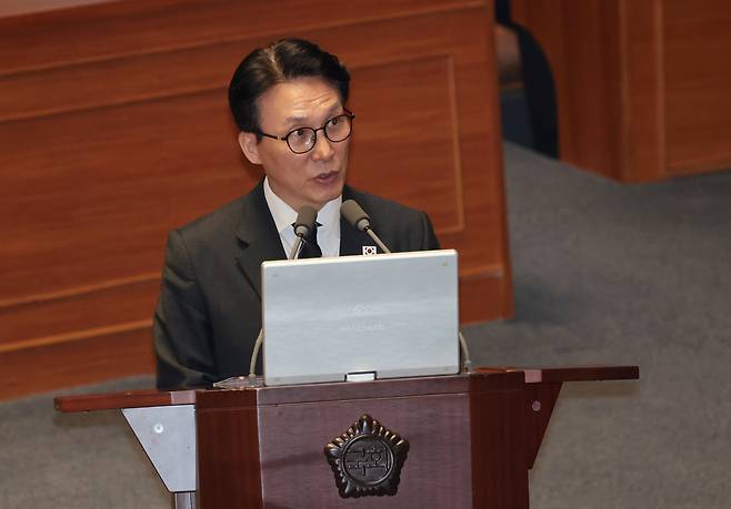 김민석 국무총리가 9일 서울 여의도 국회에서 열린 본회의 정치·외교·통일·안보에 관한 대정부 질문에서 의원 질의에 답하고 있다.  /남강호 기자