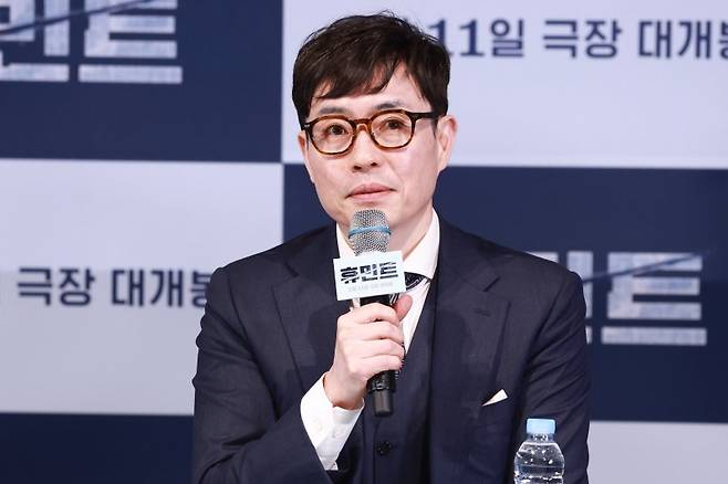 류승완 감독이 지난 4일 서울 용산구 CGV용산아이파크몰에서 열린 영화 '휴민트' 언론시사회 및 기자간담회에서 발언하고 있다. 연합뉴스