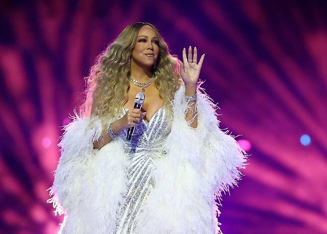 개회식에서 립싱크 논란에 휩싸인 머라이어 캐리. 로이터=연합뉴스