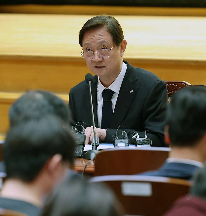이찬진 금융감독원장이 9일 오전 서울 영등포구 금융감독원 대강당에서 열린 2026년 업무계획 관련 기자간담회에서 모두발언을 하고 있다. 이 원장은 이 자리에서 ″금융소비자보호를 금감원의 최우선 가치로 확립하면서도 대내외 불확실성 속 금융시장 안정성을 흔들림 없이 확보하겠다″고 밝혔다. 뉴스1