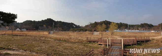 강릉시가 9일 강릉시청 8층 상황실에서 국내 최대 규모인 지름 10m LED달조형물을 활용한 ‘달빛아트쇼’ 사업의 착수보고회를 개최, 사업의 본격적인 추진에 들어갔다. 경포생태저류지 일원.&nbsp;