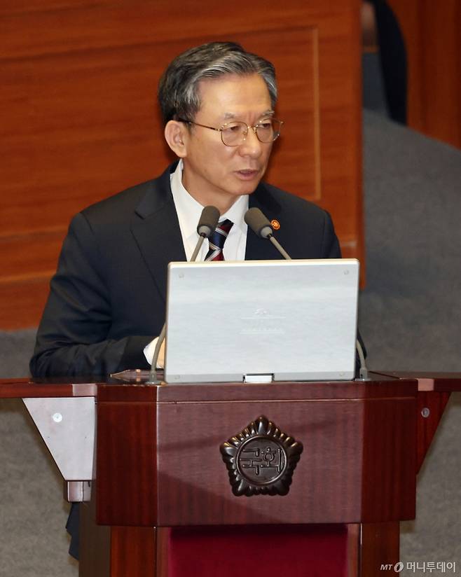 9일 서울 여의도 국회에서 열린 제432회국회(임시회) 제4차 본회의 정치·외교·통일·안보에 관한 대정부 질문에서 정성호 법무부 장관이 질의에 답변하고 있다. /사진=머니투데이 DB