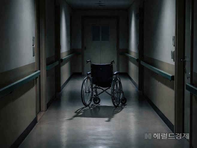 장애인 시설 내 휠체어 일러스트. [챗GPT를 이용해 제작]