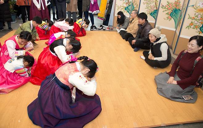 국립민속박물관의 올바은 세배 배우기 클래스