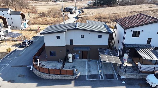 경매에 나온 경기도 이천의 한 단독주택의 후면.   [헤럴드 DB]