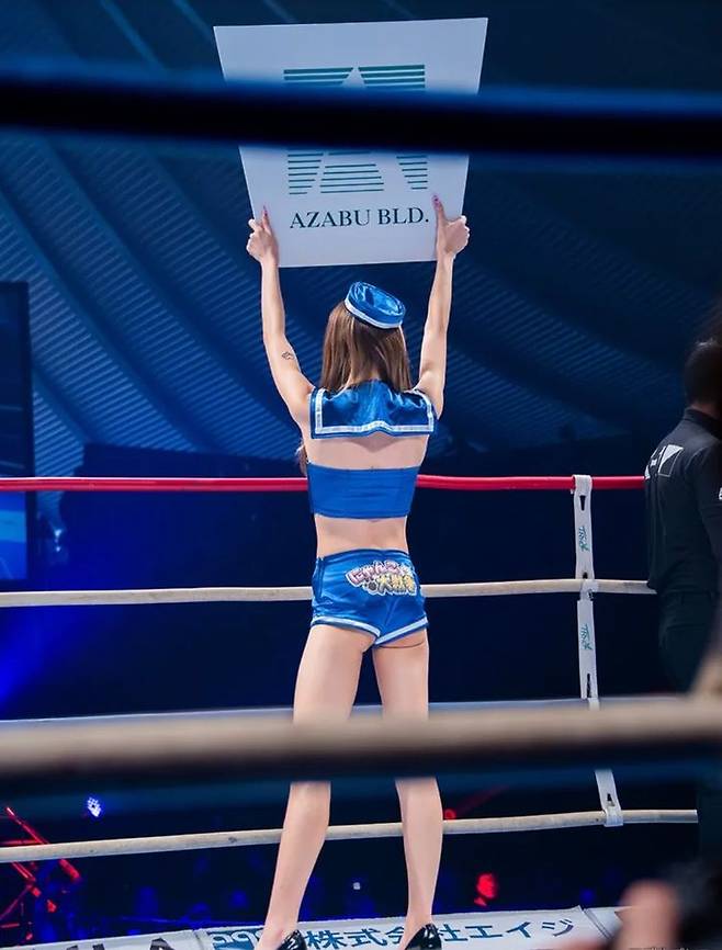 [뉴시스] 일본 K-1 경기에서 라운드걸로 나선 넷플릭스 인기 리얼리티 연애 시리즈 '불량연애'의 스즈키 유리아. (사진=모델프레스) 2026.2.8 *재판매 및 DB 금지