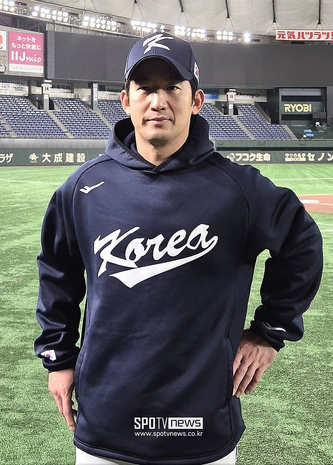 ▲ 한화는 최재훈이 호주 멜버른에서 열리고 있는 1차 스프링캠프에서 수비 훈련 도중 오른쪽 네 번째 손가락(약지)을 다쳤다고 8일 발표했다. 수비 훈련 중 홈 송구를 받는 상황이었는데 이 과정에서 오른손에 타박상을 입었고, 현지 병원의 X-레이 검진 결과 약지에 골절 소견이 나왔다. 뼈가 붙는데 3~4주 정도가 걸릴 것이라는 전망이다. ⓒ윤욱재 기자