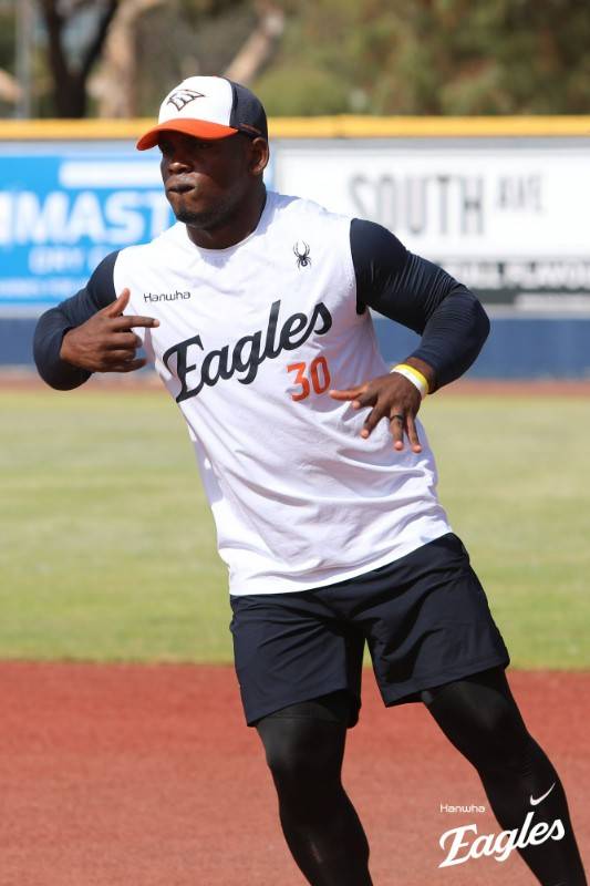 ▲ 페라자는 스프링캠프에서 성실하고 열정적인 훈련 자세로 한화의 선택이 틀리지 않았음을 조금씩 보여주고 있다 ⓒ한화이글스