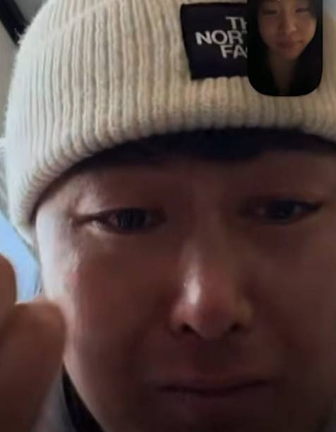 아내와 영상 통화 중 울음을 터트리는 김상겸. /사진=김상겸 아내 SNS 영상 갈무리