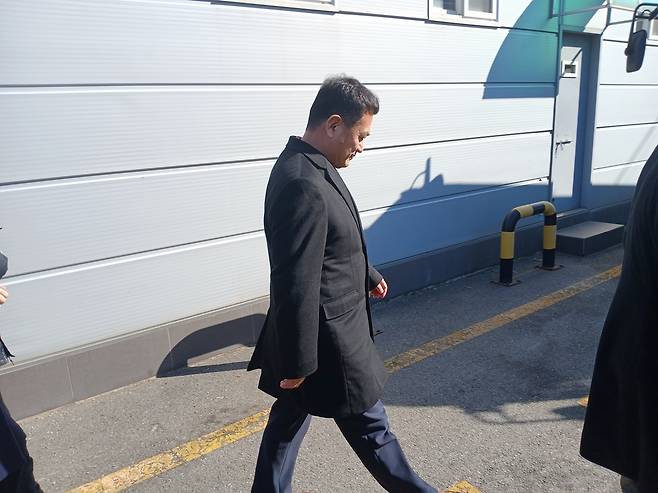법정을 빠져나오는 김경욱 전 인천공항공사 사장  [김형우 촬영]