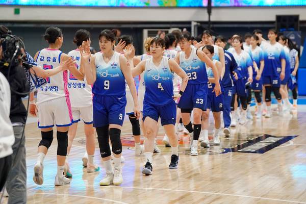 지난 7일 삼성생명과의 원정경기에서 패한 인천 신한은행 에스버드. 2026.2.7 /WKBL제공