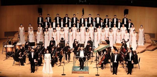 ▲ 인천시립합창단 공연 모습.&nbsp;/사진제공=인천문화예술회관