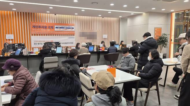 10일 오전 광주광역시에 있는 한 증권회사에 이른 시간부터 계좌 개설과 투자 상담을 받으려는 시민들로 지점 안은 북적였다. /박준호 기자 bjh@namdonews.com