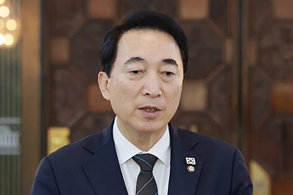 더불어민주당 박수현 수석대변인이 10일 국회에서 조국혁신당과의 합당 논의를 주제로 열린 비공개 의원총회를 마치고 논의 내용을 브리핑하고 있다. /사진=연합뉴스