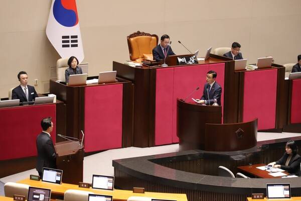 10일 대정부질문을 하고 있는 위성곤 의원.