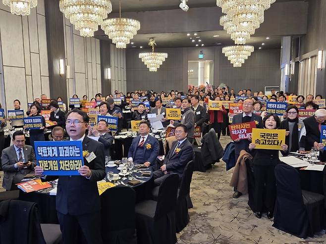 서울지부는(지부장 김위학) 10일 더리버사이트호텔에서 제72회 정기대의원총회를 개최하고 올해 사업계획과 세입세출 예산안을 심의 의결했다. 김이슬 기자