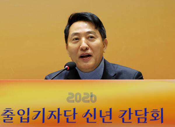 오세훈 서울시장이 10일 서울시청에서 열린 출입기자단 신년간담회에서 인사말을 통해 2026년 시정운영 방향 등을 설명하고 있다. 2026.2.10. 연합뉴스