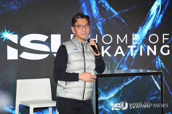 김재열 국제올림픽위원회(IOC) 집행위원 겸 국제빙상경기연맹(ISU) 회장이 9일(현지시간) 이탈리아 NH 밀라노 콩그레스 센터에 마련된 '홈 오브 스케이팅'에서 간담회를 열고 있다. 〈사진=연합뉴스〉
