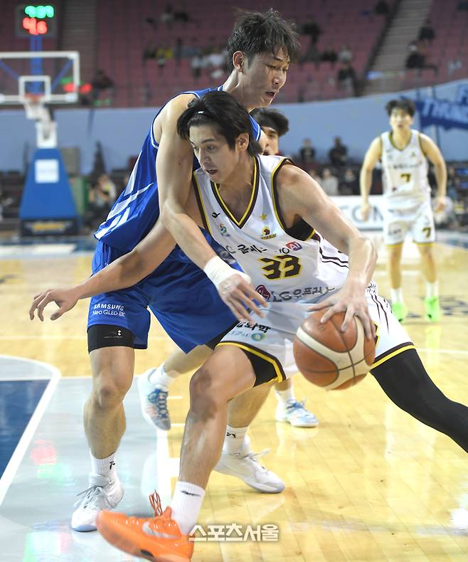 창원 LG 타마요가 12일 서울 잠실실내체육관에서 열린 2025~2026 프로농구 서울 삼성과 경기에서 림 밑으로 파고들고 있다. 잠실 | 최승섭기자 thunder@sportsseoul.com