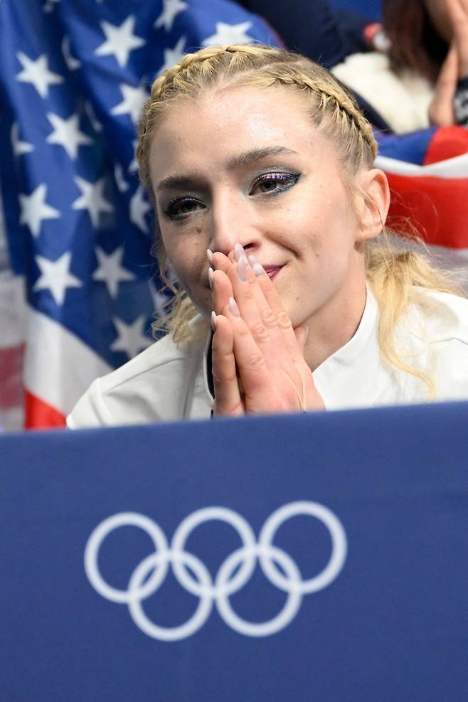 2026 밀라노·코르티나담페초 동계올림픽 피겨스케이팅 팀 이벤트(단체전) 여자 싱글 쇼트프로그램에 출전한 미국의 앰버 글렌이 8일(현지시간) 경기를 마친 뒤 복잡한 표정을 짓고 있다. 사진 | 밀라노=AFP연합뉴스