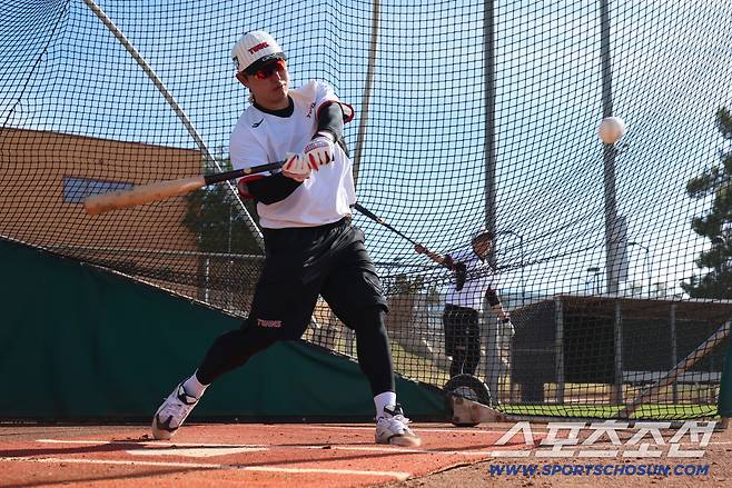 LG 트윈스 박동원이 애리조나 스프링캠프서 타격 훈련을 하고 있다. 사진제공=LG 트윈스