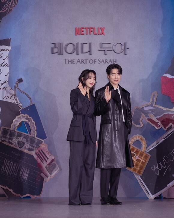 배우 신혜선(왼쪽)과 이준혁이 넷플릭스 새 오리지널 시리즈 '레이디 두아'로 8년 만에 호흡을 맞춘다. /넷플릭스