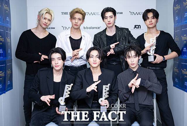 그룹 엔하이픈의 미니 7집 'THE SIN : VANISH'가 지난 1월 기준 출하량 25만 장을 넘기면서 골드 디스크 '플래티넘' 인증을 획득했다. 사진은 '2025 더팩트 뮤직 어워즈(THE FACT MUSIC AWARDS, TMA)에 참석한 엔하이픈의 모습. /박헌우 기자