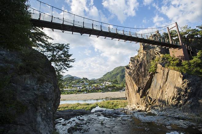 충주시 추천한 설연휴 가족 여행 코스 중 수중팔봉 전경. 사진=충주시 제공