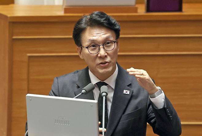 김민석 국무총리가 10일 오후 서울 여의도 국회에서 열린 제432회국회(임시회) 제5차 본회의에서 경제에 관한 대정부질문에 답변을 하고 있다. 2026.02.10. 서울=뉴시스