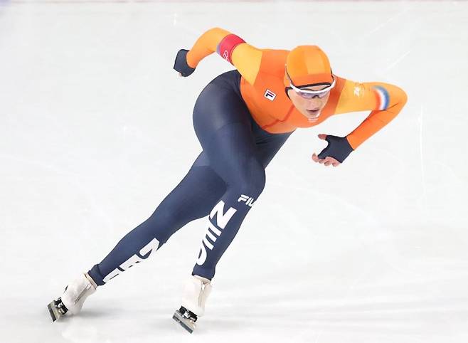 2026 밀라노-코르티나담페초 동계올림픽 스피드스케이팅 여자 1,000m 경기에서 네덜란드의 유타 레이르담이 질주하고 있다. 레이르담은 1분12초31의 올림픽 신기록으로 우승했다.연합뉴스