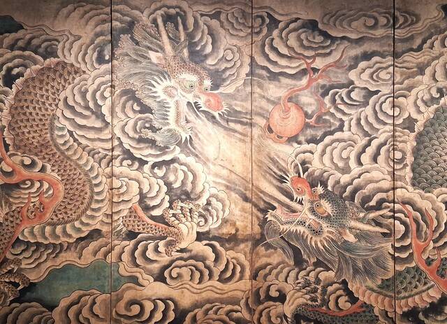 갤러리현대 구관(현대화랑) 전시장에 나온 전통 민화 중 대표작으로 꼽히는 ‘쌍룡도’의 가운뎃부분. 노형석 기자