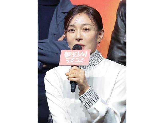 연극 '불란서 금고'를 통해 관객과의 만남을 앞둔 배우 장영남이 신구에 대한 존경심을 전했다. 뉴스1