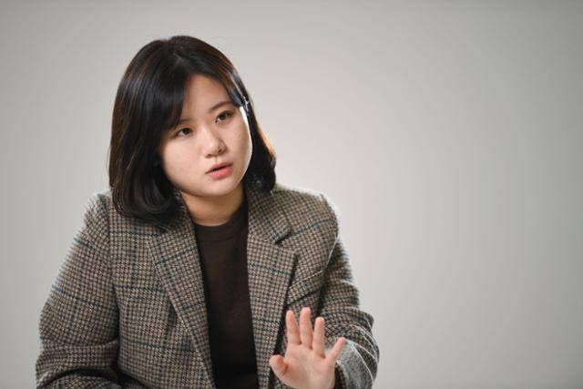 박지현 전 더불어민주당 공동비상대책위원장이 2022년 12월 26일 서울 중구 한국일보에서 그의 저서 '이상한 나라의 박지현'에 대해 인터뷰하고 있다. 한국일보 자료사진