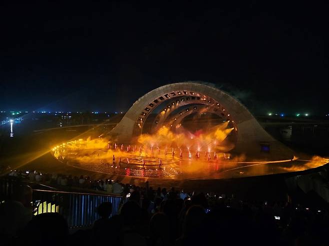 배우들의 열연과 화려한 무대 기술이 빛을 발하는 키스 오브 더 씨(사진=정상미)